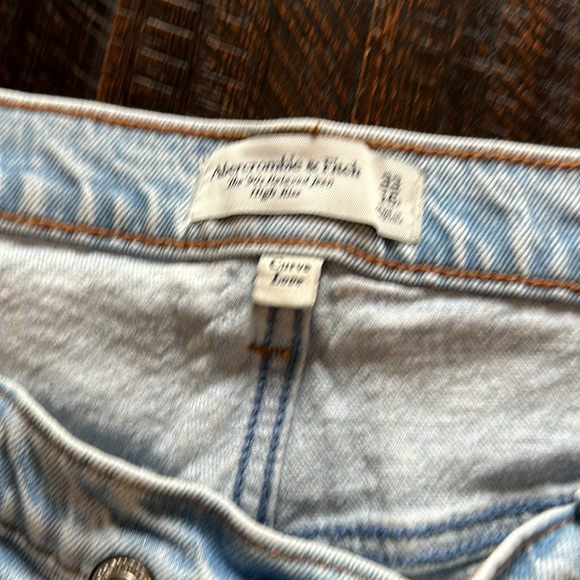 Abercrombie Curve Love 90s Relaxed Jean High Rise - Picture 2 of 5